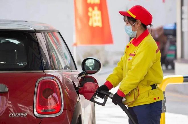 油價十連漲，為何人們對電動車依舊猶豫？